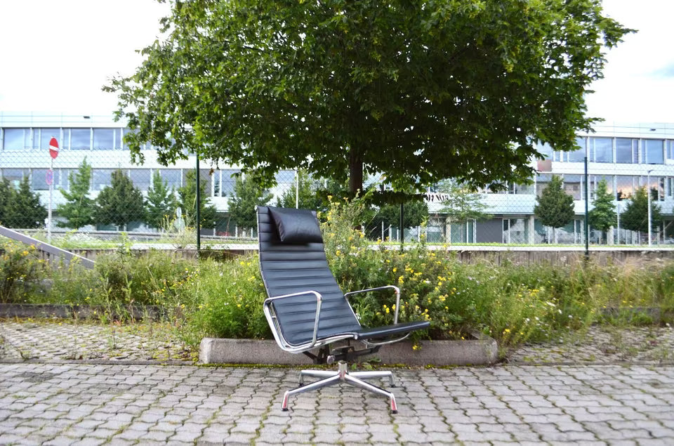 Fauteuil en cuir VITRA EA 124 ALUCHAIR EAMES Lounge