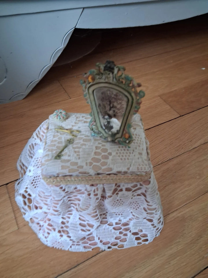 Automate Jean FARKAS  jeune femme a LA TOILETTE jouet ancien poupée porcelaine