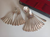ANCIEN SERVICE DE TABLE CHRISTOFLE 25 PIECES - MODELE EMPIRE A MEDAILLON PERLE