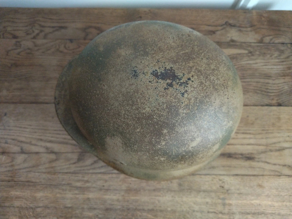 Coque casque Allemand WW2 M40 avec son cerclage.