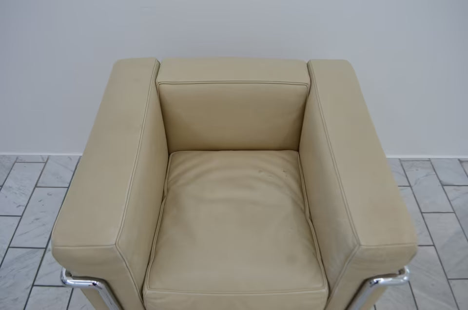 Fauteuil en cuir CASSINA LC2 Le Corbusier Z Cuir naturel 1v2