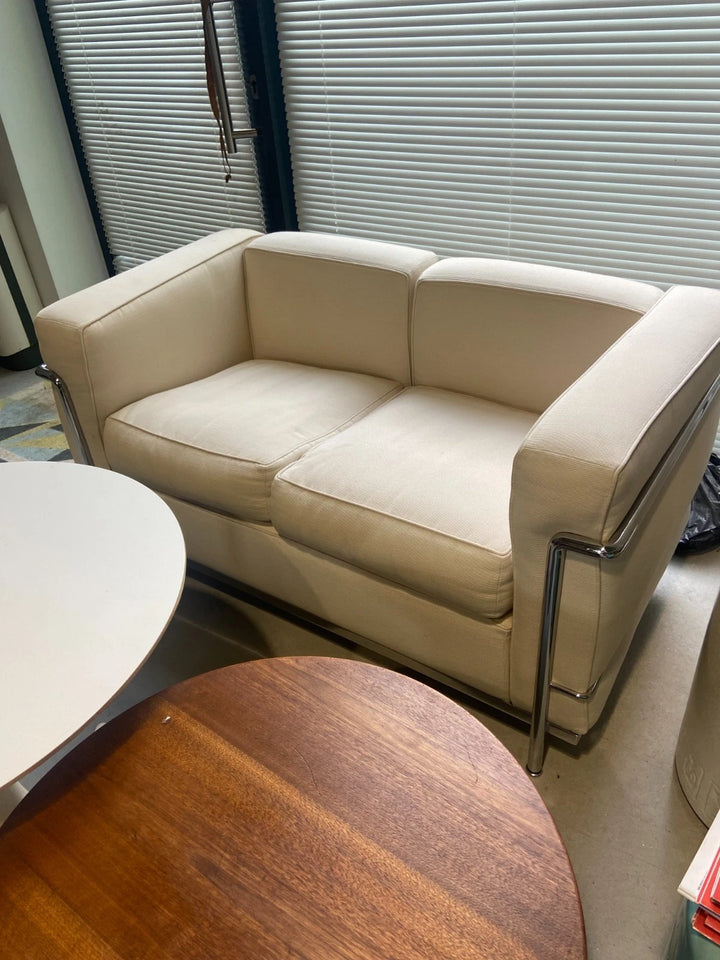 Deux canapés originaux Cassina LC2 - Le Corbusier / Perriand / Jeanneret-