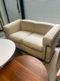 Deux canapés originaux Cassina LC2 - Le Corbusier / Perriand / Jeanneret-