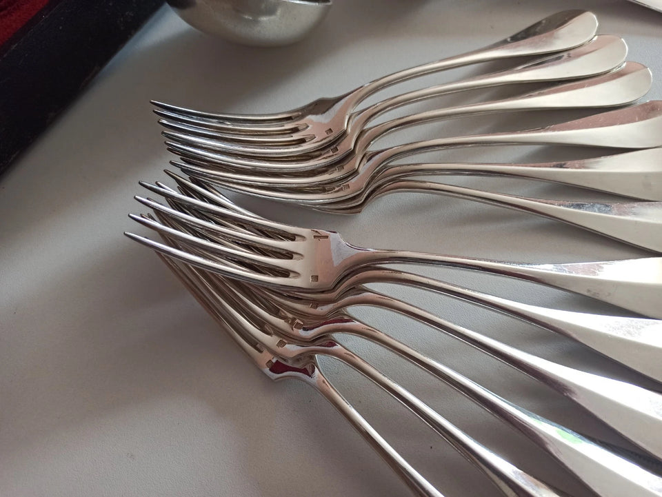 ANCIEN SERVICE DE TABLE CHRISTOFLE 25 PIECES - MODELE EMPIRE A MEDAILLON PERLE