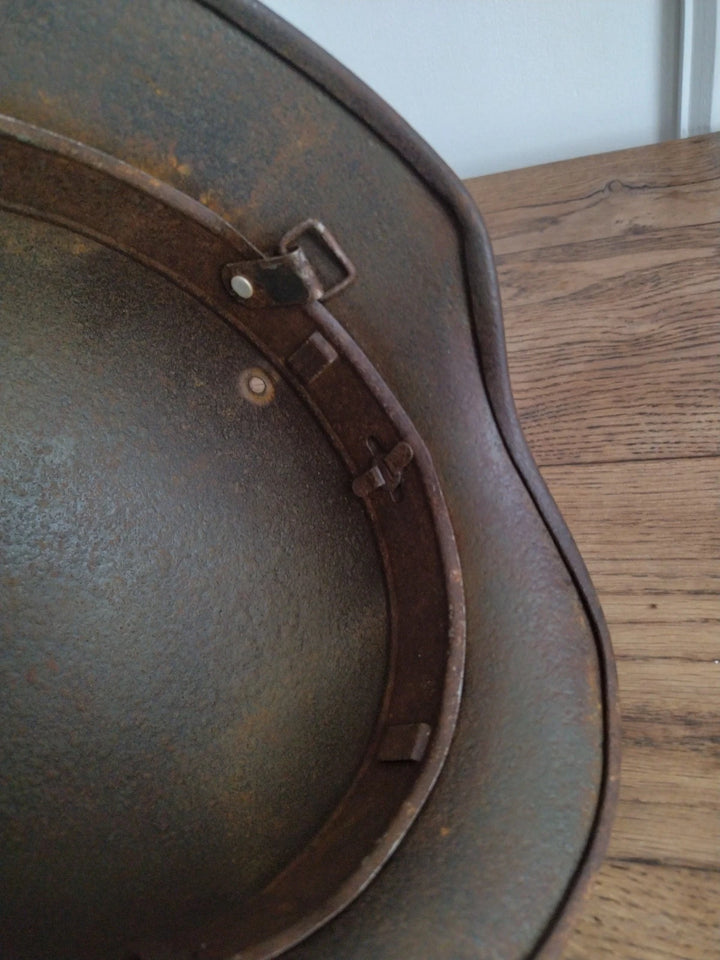 Coque casque Allemand WW2 M40 avec son cerclage.