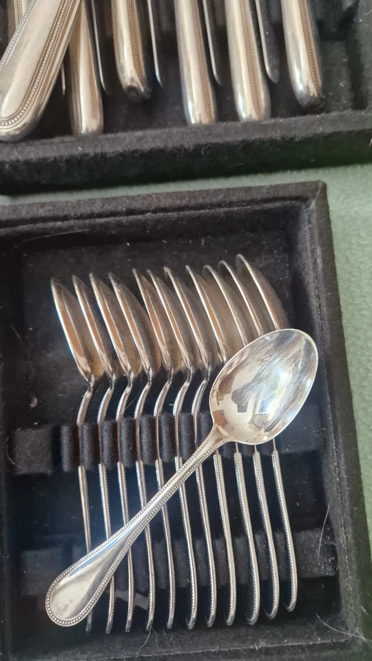 CHRISTOFLE PERLES : Ménagère de 125 pièces