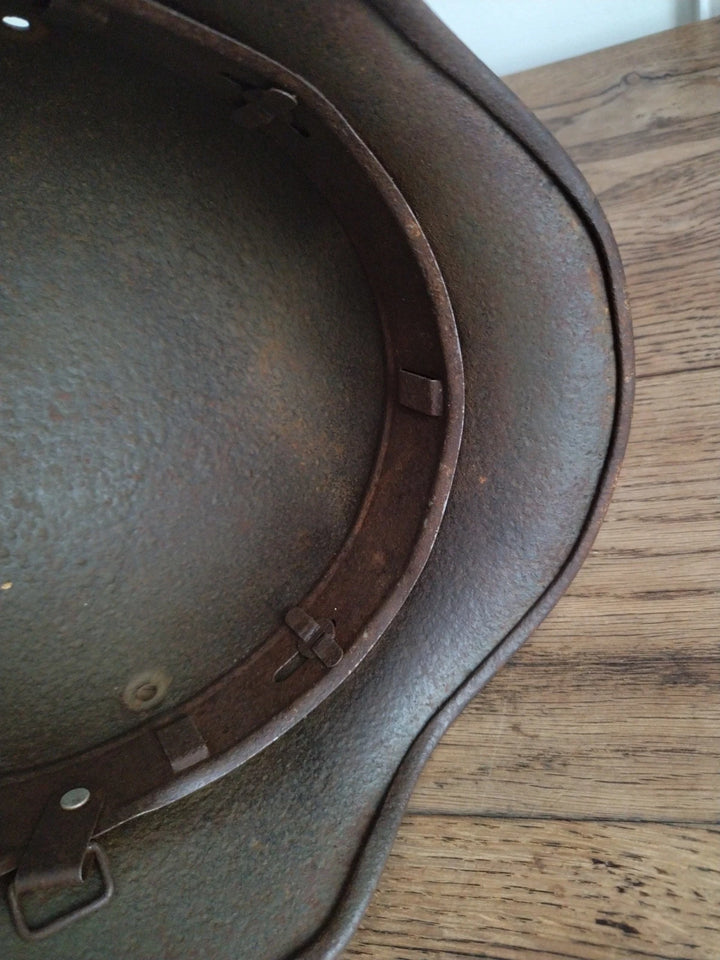 Coque casque Allemand WW2 M40 avec son cerclage.
