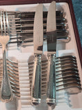 ménagère en métal argenté CHRISTOFLE / Modèle MALMAISON 47 pièces