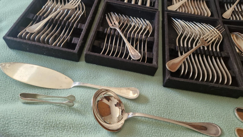 CHRISTOFLE PERLES : Ménagère de 125 pièces