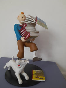 Statuette "Tintin Tenant les Albums". Réf 46964. Authentique avec certificat.