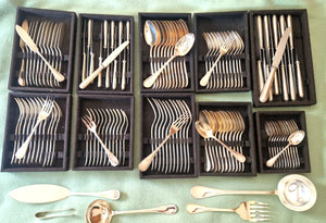 CHRISTOFLE PERLES : Ménagère de 125 pièces