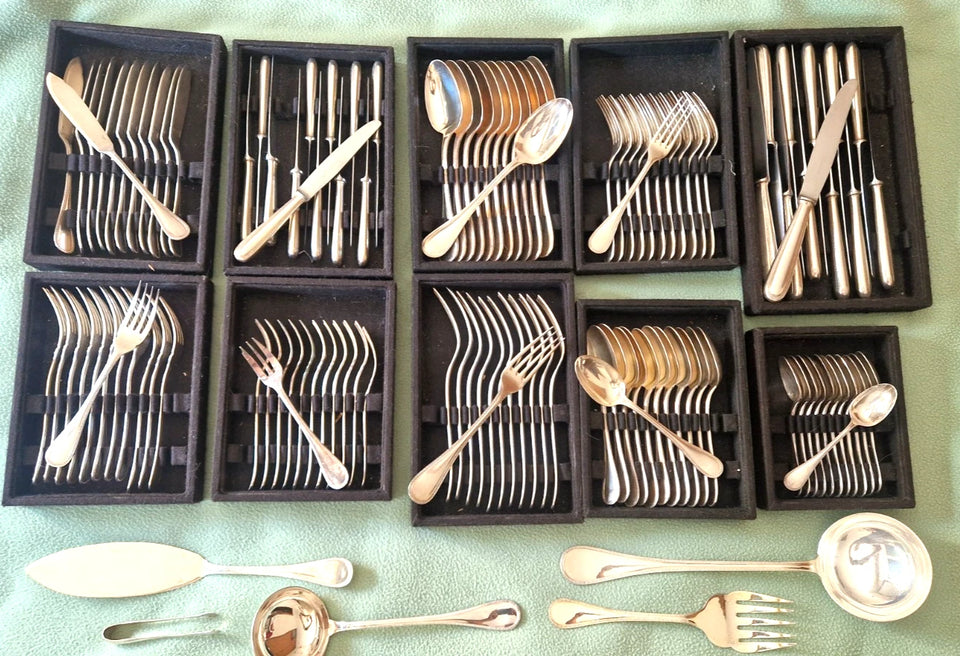 CHRISTOFLE PERLES : Ménagère de 125 pièces