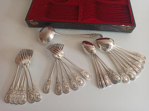 ANCIEN SERVICE DE TABLE CHRISTOFLE 25 PIECES - MODELE EMPIRE A MEDAILLON PERLE