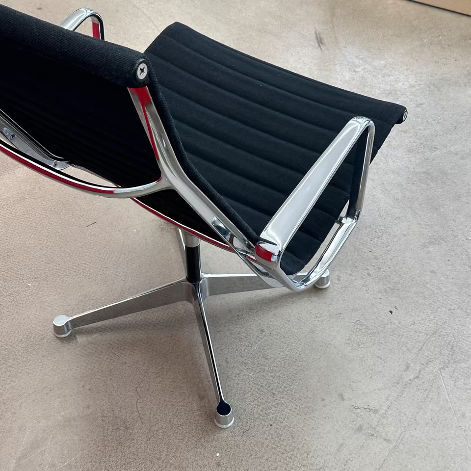Fauteuil lounge en aluminium Herman Miller Vitra Eames EA115