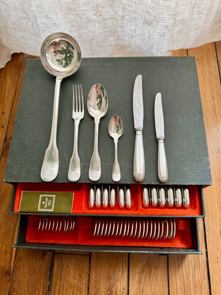 Ménagère Christofle 61 pièces, modèle Vendôme, métal argenté