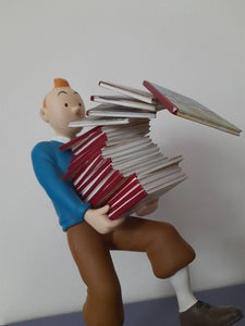 Statuette "Tintin Tenant les Albums". Réf 46964. Authentique avec certificat.