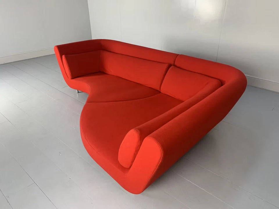 Canapé Ligne Roset "Yang" - En tissu rouge Kvadrat "Divina"
