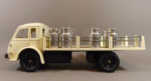 CIJ - CAMION LAITIER - RENAULT - JOUET ANCIEN