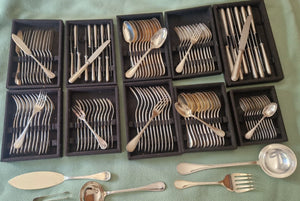 CHRISTOFLE PERLES : Ménagère de 125 pièces