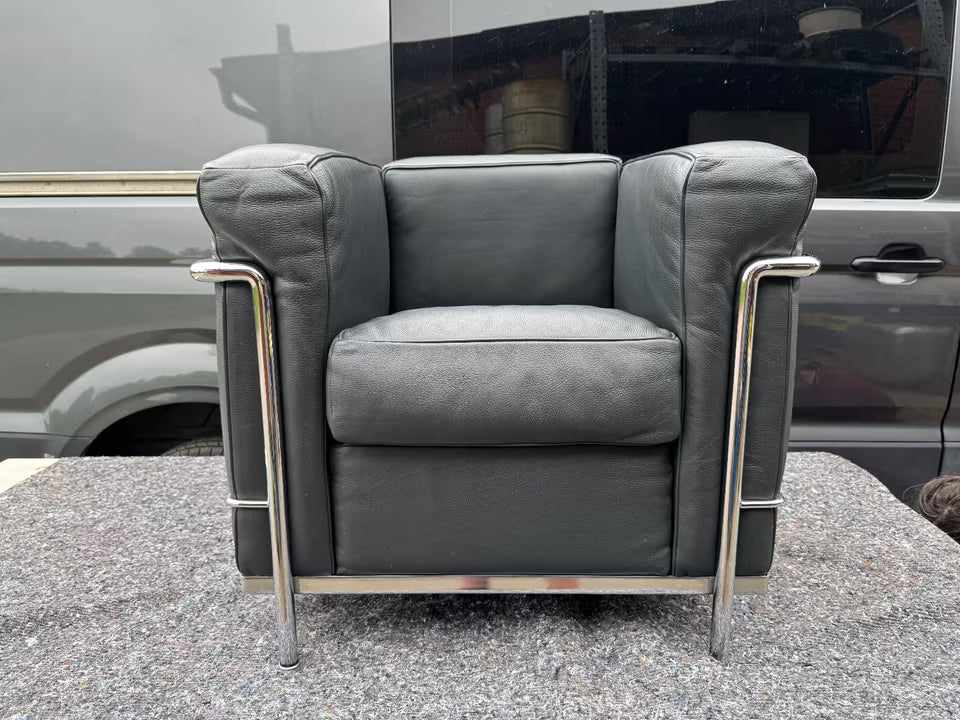 Fauteuil Le Corbusier LC2 ORIGINAL Cassina Gris foncé Chrome