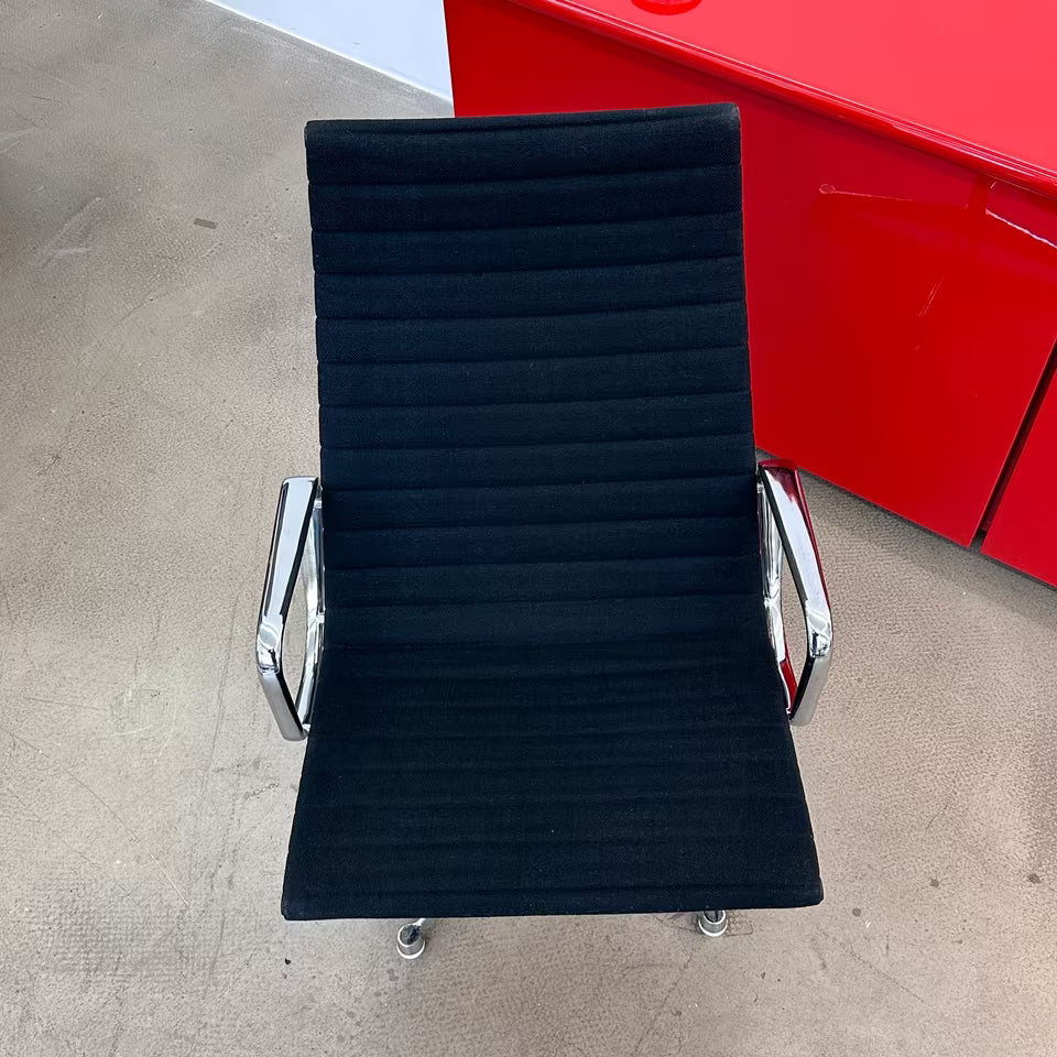 Fauteuil lounge en aluminium Herman Miller Vitra Eames EA115