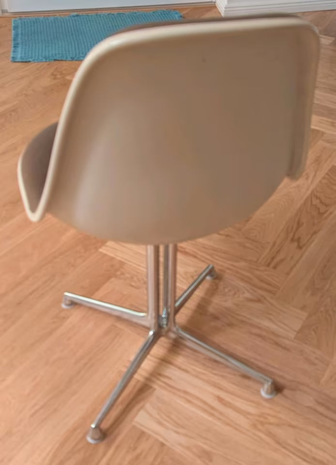 chaises d'appoint Eames entièrement rembourrées Vitra Herman Miller