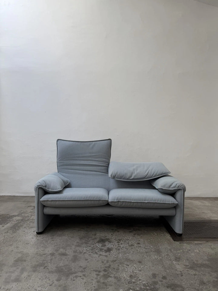 Canapé deux places Cassina Maralunga 40 design années 70 tissu bleu