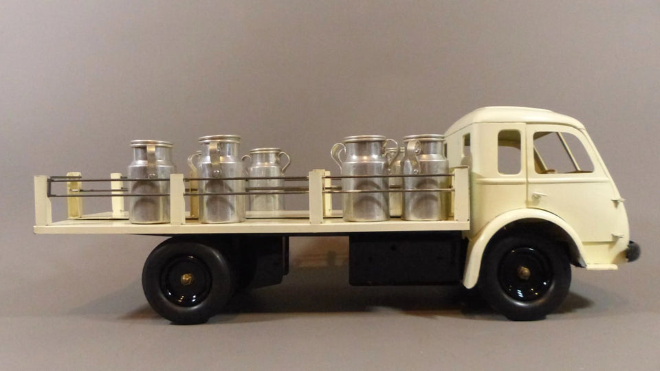 CIJ - CAMION LAITIER - RENAULT - JOUET ANCIEN