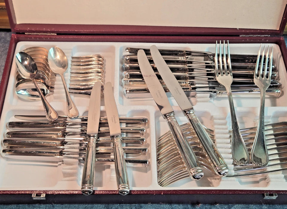 ménagère en métal argenté CHRISTOFLE / Modèle MALMAISON 47 pièces