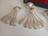 ANCIEN SERVICE DE TABLE CHRISTOFLE 25 PIECES - MODELE EMPIRE A MEDAILLON PERLE
