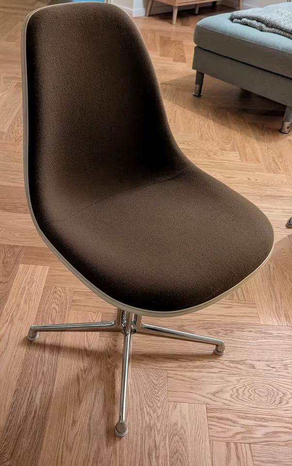 chaises d'appoint Eames entièrement rembourrées Vitra Herman Miller