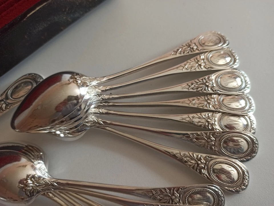 ANCIEN SERVICE DE TABLE CHRISTOFLE 25 PIECES - MODELE EMPIRE A MEDAILLON PERLE