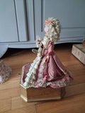 Automate Jean FARKAS  jeune femme a LA TOILETTE jouet ancien poupée porcelaine