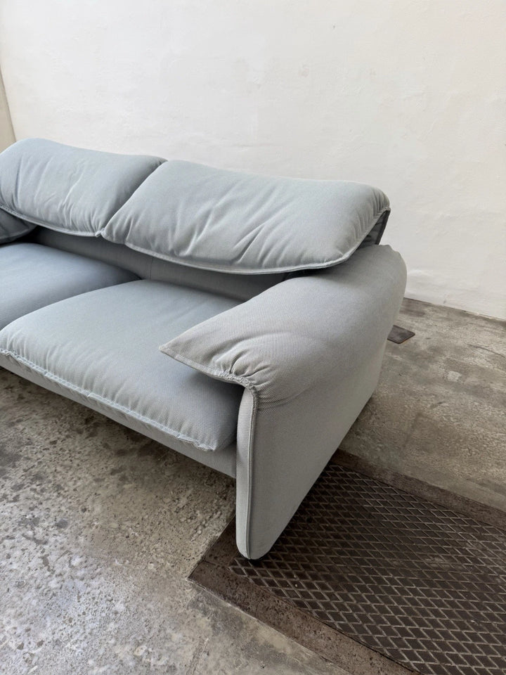 Canapé deux places Cassina Maralunga 40 design années 70 tissu bleu