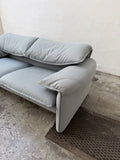 Canapé deux places Cassina Maralunga 40 design années 70 tissu bleu