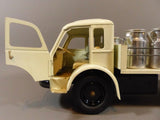 CIJ - CAMION LAITIER - RENAULT - JOUET ANCIEN