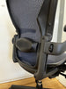 Fauteuil Herman Miller Aeron bleu reconditionné avec support lombaire et inclinaison arrière