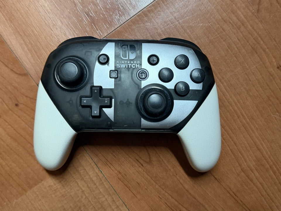 Nintendo Switch 2 + Manette Switch Pro( édition Super Smash Bros) + Jeu