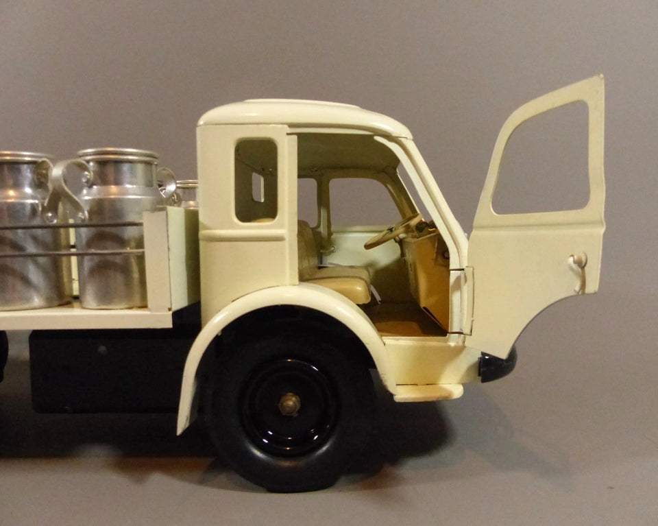 CIJ - CAMION LAITIER - RENAULT - JOUET ANCIEN