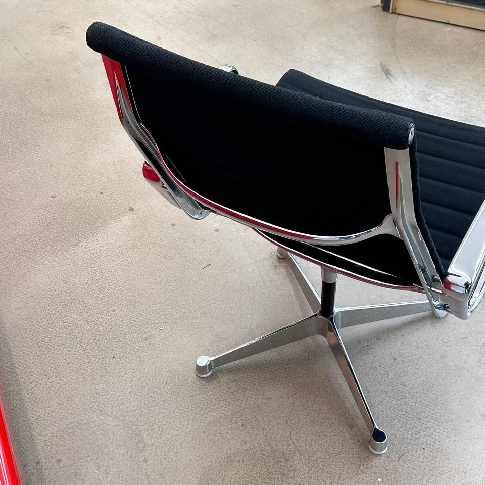 Fauteuil lounge en aluminium Herman Miller Vitra Eames EA115