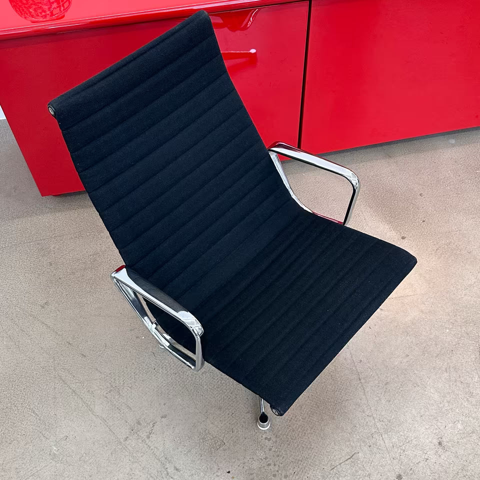 Fauteuil lounge en aluminium Herman Miller Vitra Eames EA115