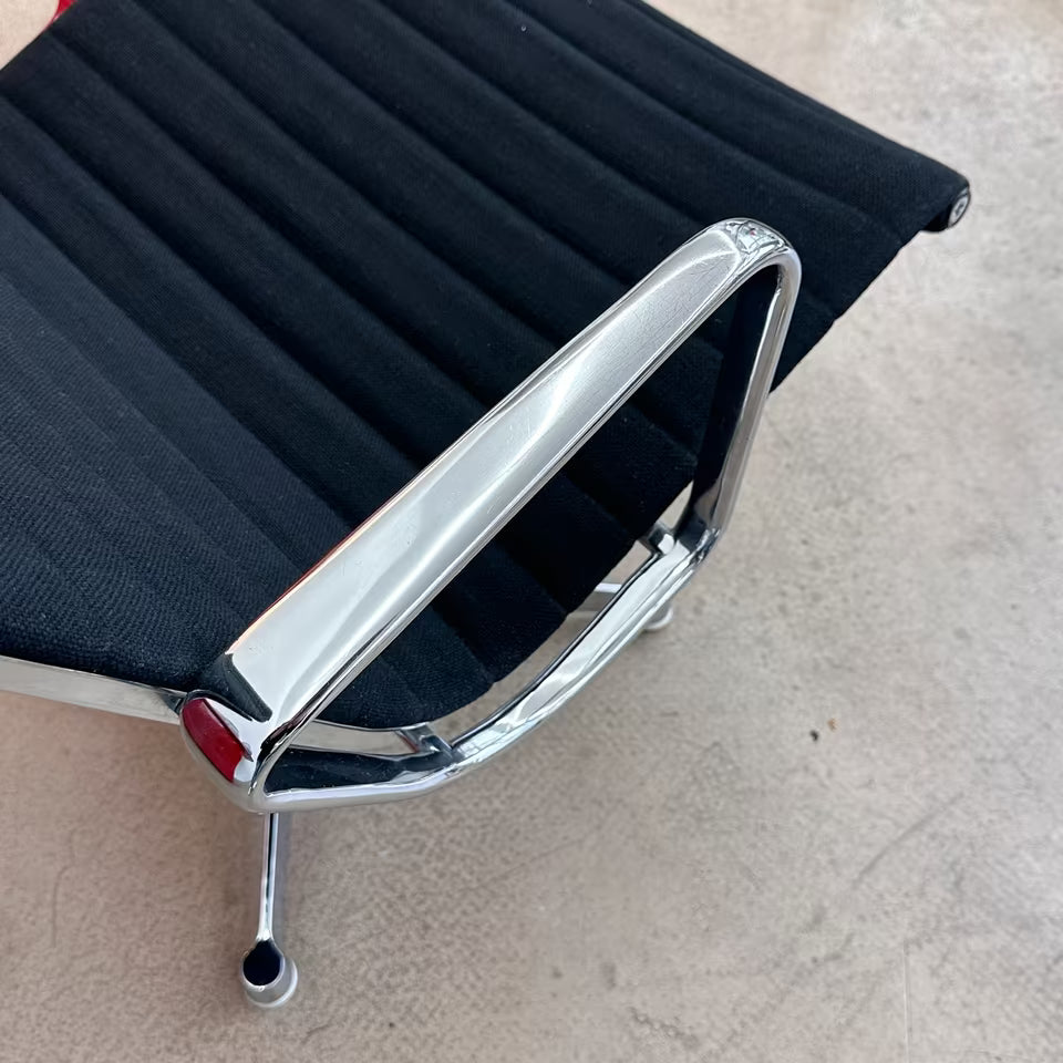 Fauteuil lounge en aluminium Herman Miller Vitra Eames EA115