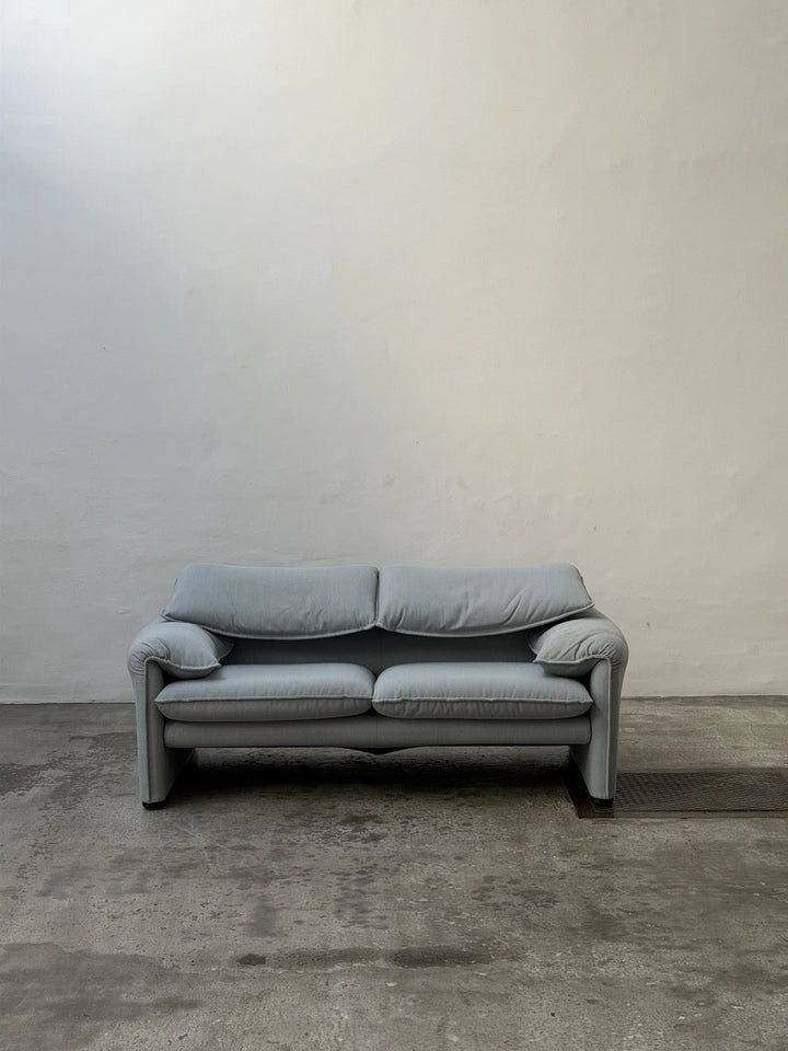 Canapé deux places Cassina Maralunga 40 design années 70 tissu bleu