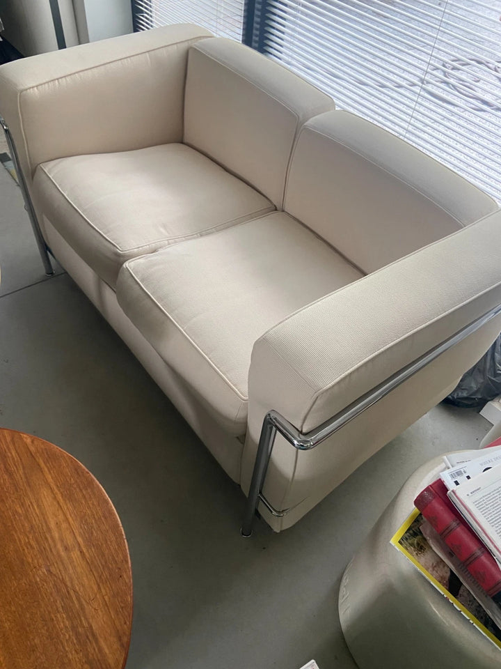Deux canapés originaux Cassina LC2 - Le Corbusier / Perriand / Jeanneret-