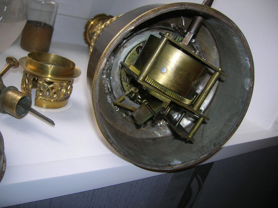 ANCIENNE LAMPE A MECANISME HORLOGERIE type CARCEL
