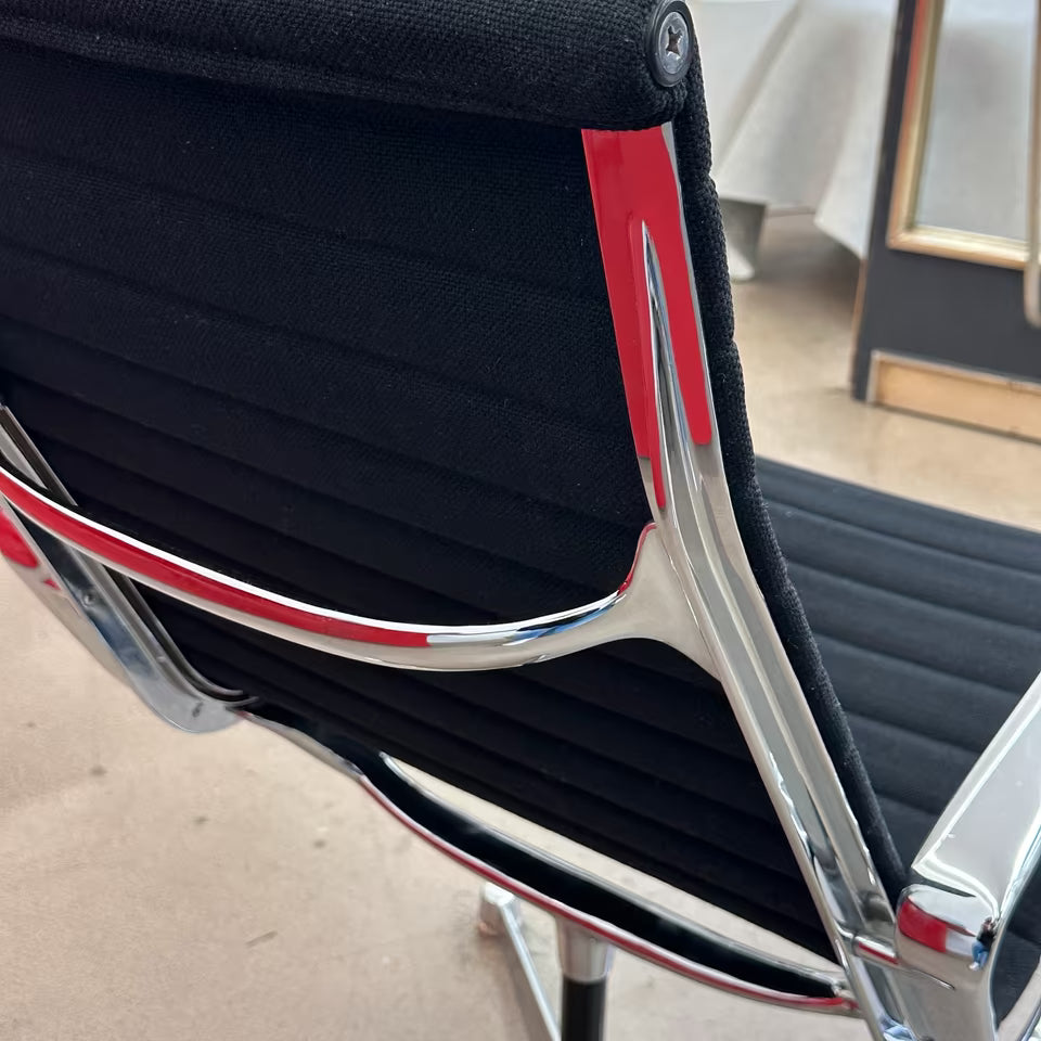 Fauteuil lounge en aluminium Herman Miller Vitra Eames EA115
