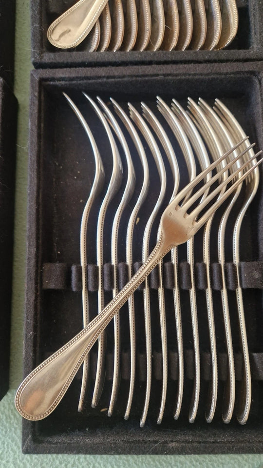 CHRISTOFLE PERLES : Ménagère de 125 pièces