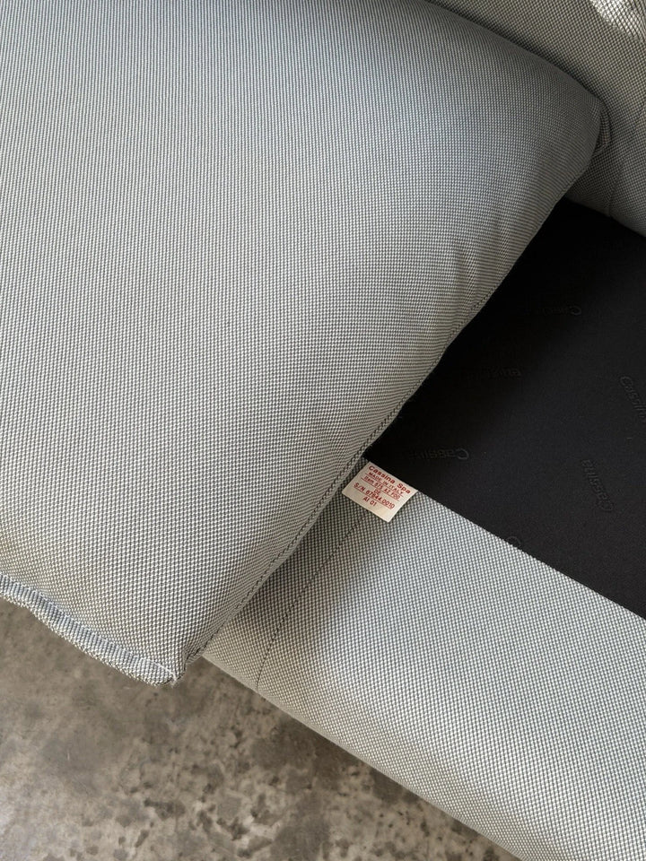 Canapé deux places Cassina Maralunga 40 design années 70 tissu bleu