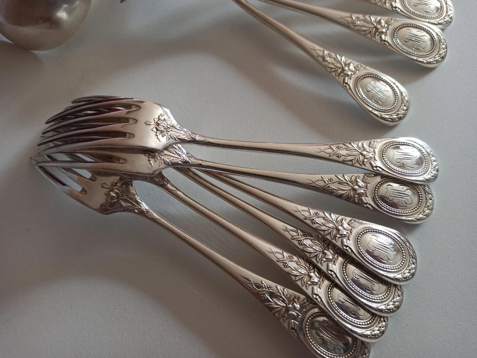 ANCIEN SERVICE DE TABLE CHRISTOFLE 25 PIECES - MODELE EMPIRE A MEDAILLON PERLE