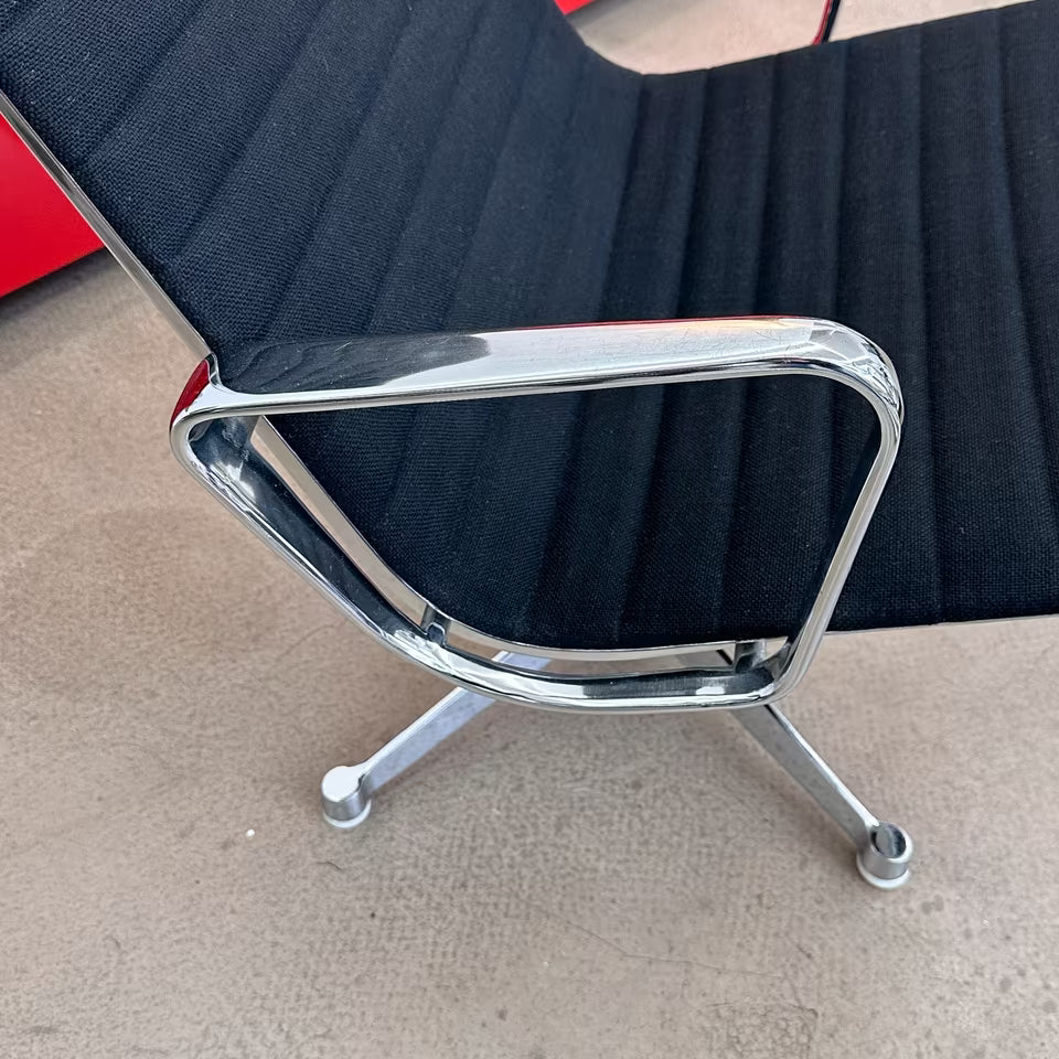 Fauteuil lounge en aluminium Herman Miller Vitra Eames EA115